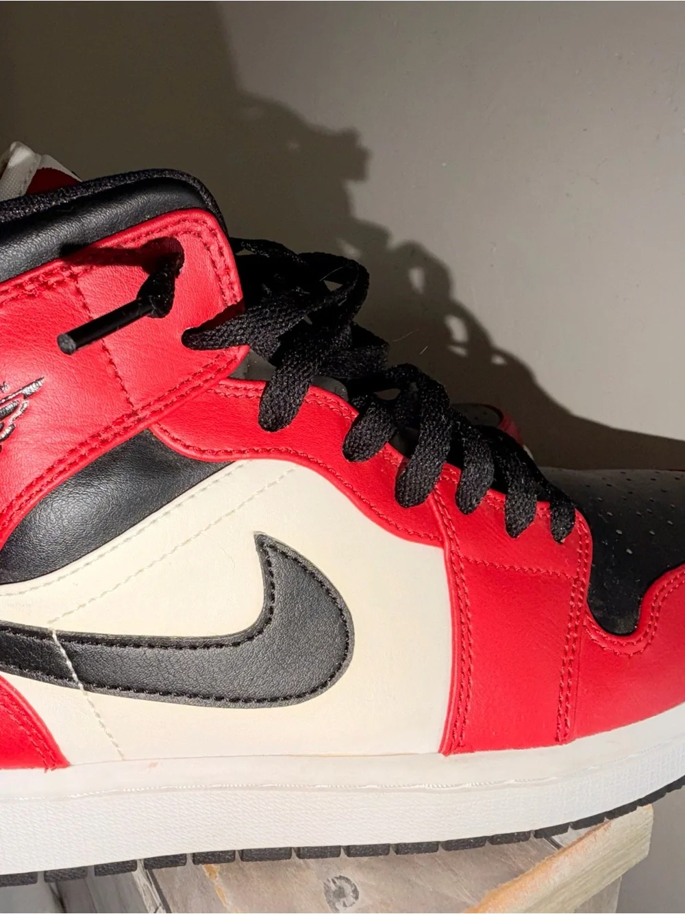 Men's Air Jordan Retro 1 Mid Casual Shoes